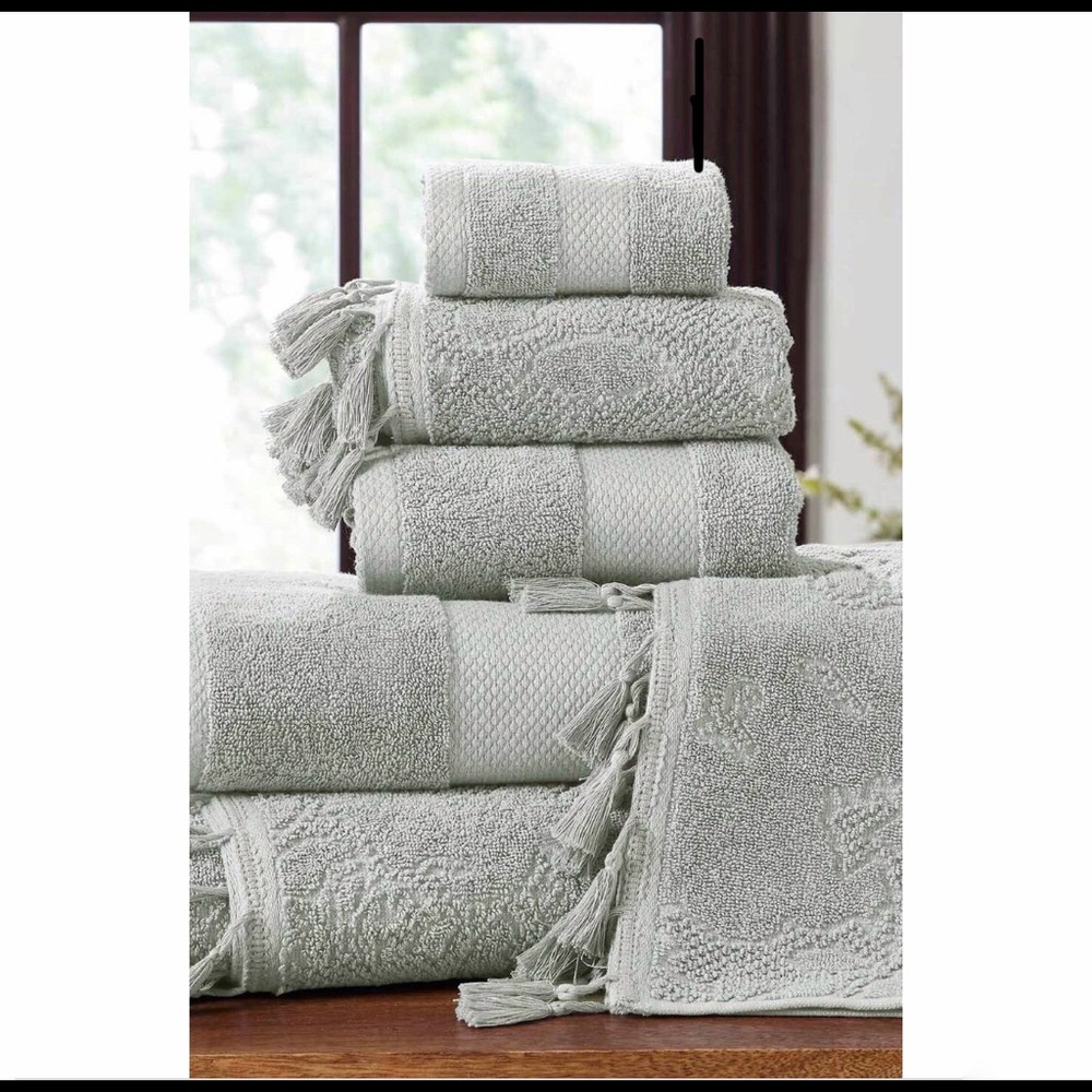 Allure Lifestyle 6 piece Embellished Towel…